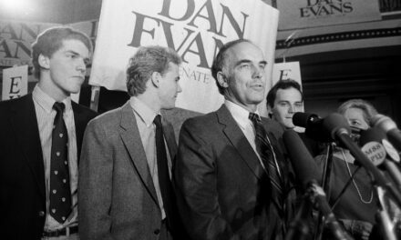 Dan Evans, former Republican governor of Washington and US senator, dies at 98