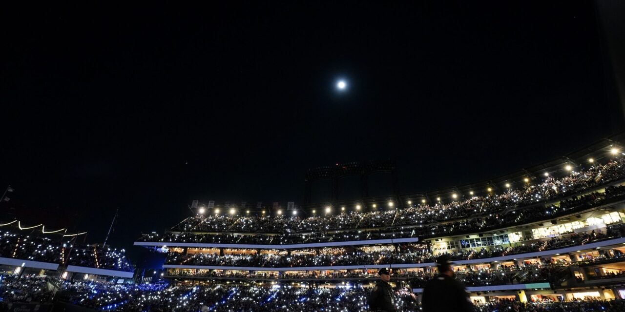 Hit the lights: Mets outfit Citi Field for electric light shows