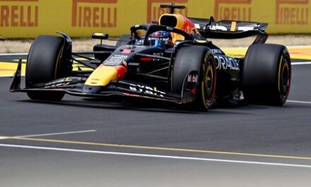 Motor racing-Verstappen wins Austin sprint to stretch lead over Norris