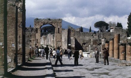 Pompeii archaeological park sets daily visitors’ limit to combat over-tourism