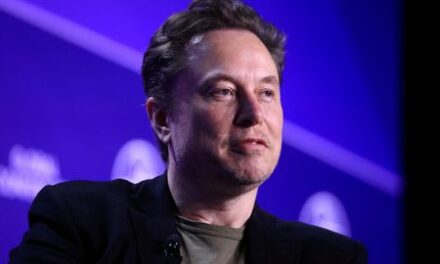 Exclusive-Democratic senators ask Pentagon, US attorney general to probe Musk’s alleged Russia calls