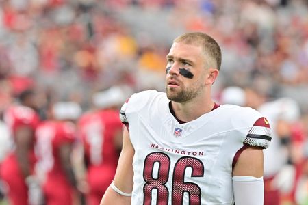 Commanders TE Zach Ertz clears concussion protocol, will play vs. Eagles