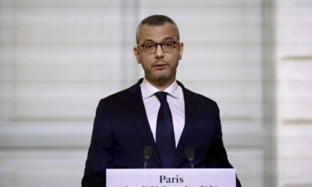 A new French government is named after the previous one collapsed in a budget fight