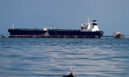 Oil loading slows at Venezuela’s ports amid US tariffs, license termination, data shows
