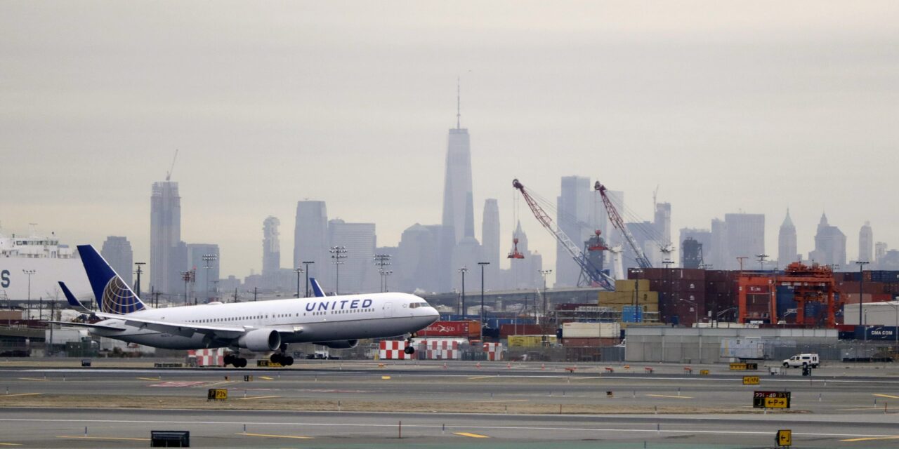 United Airlines cuts 35 daily flights at Newark airport, citing shortage of air traffic controllers