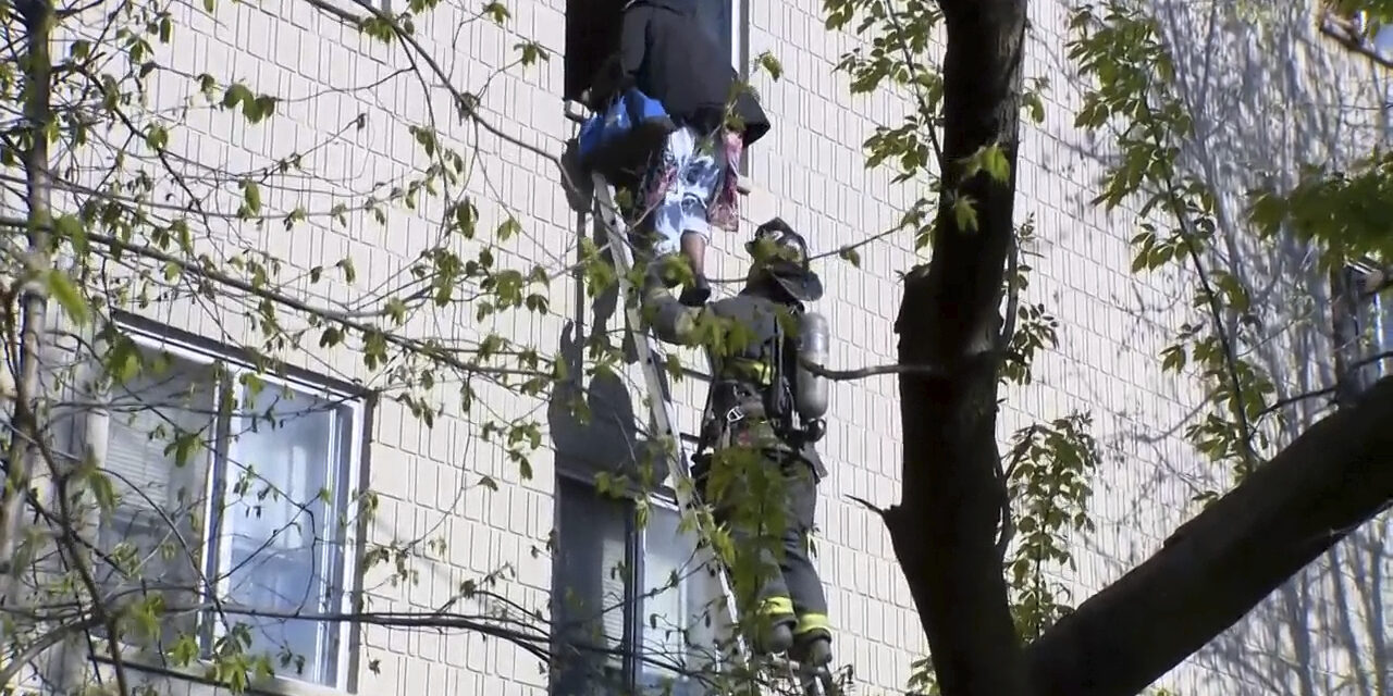 5th person dies from blaze that forced residents to jump from Milwaukee apartment building windows